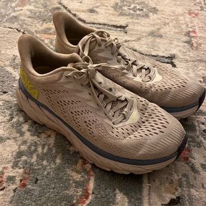 Size 8 Clifton 7 HOKAS